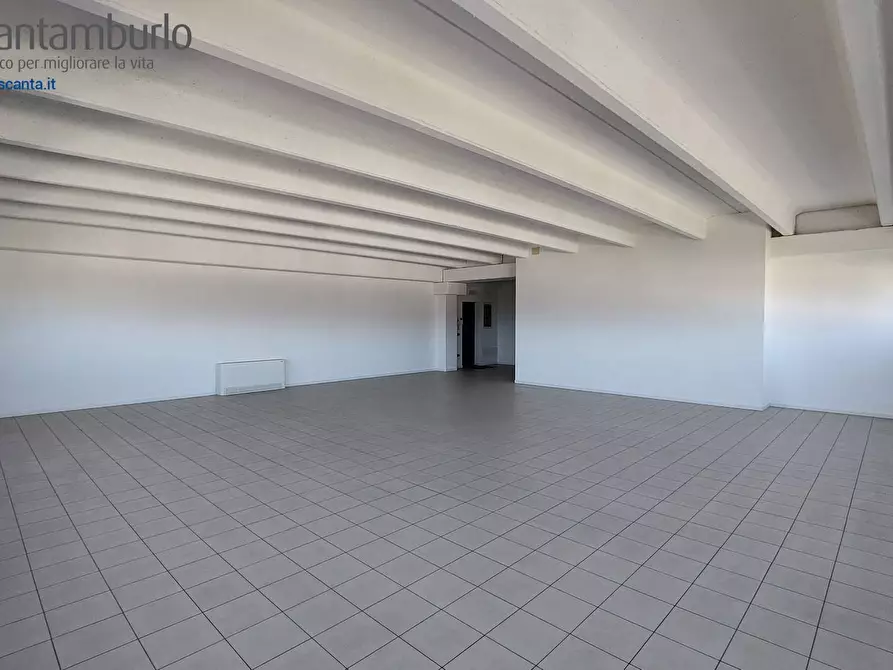 Immagine 4 di Negozio in vendita  a Treviso