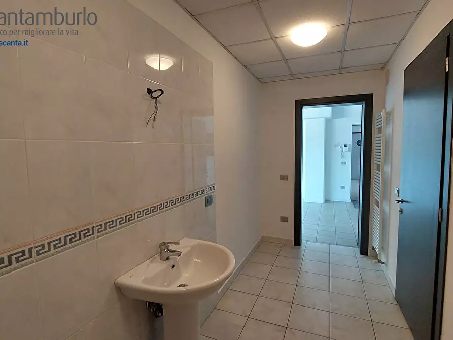 Immagine 9 di Negozio in vendita  a Treviso