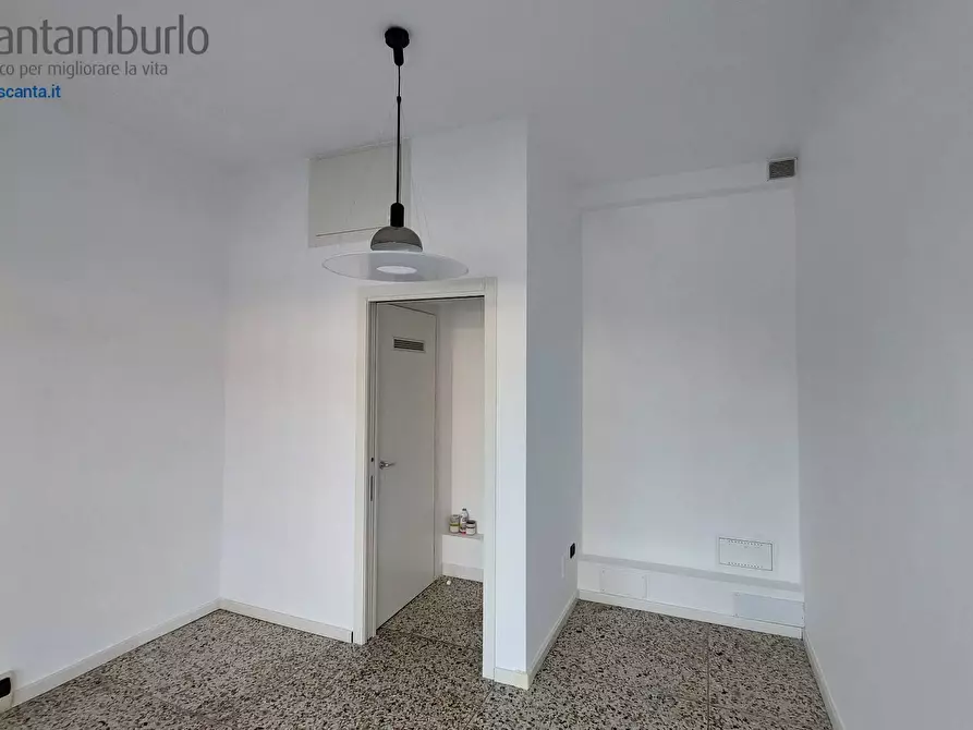 Immagine 8 di Negozio in vendita  a Treviso