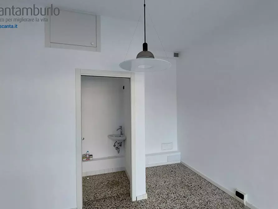 Immagine 2 di Negozio in vendita  a Treviso