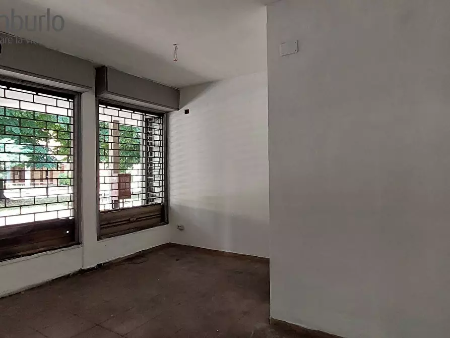 Immagine 4 di Negozio in vendita  a Treviso