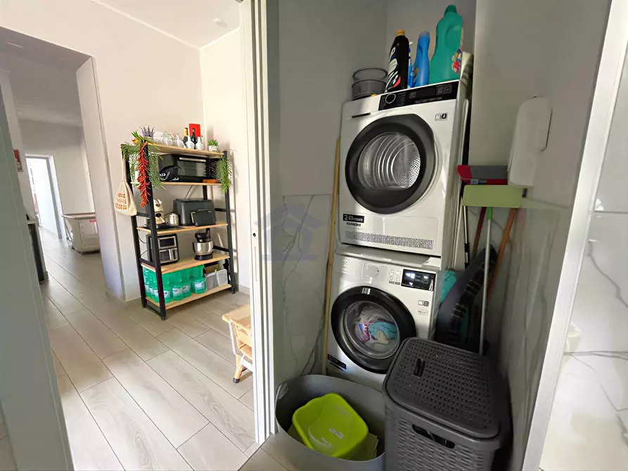 Immagine 8 di Appartamento in vendita  in piazza ernesto cesaro a Torre Annunziata