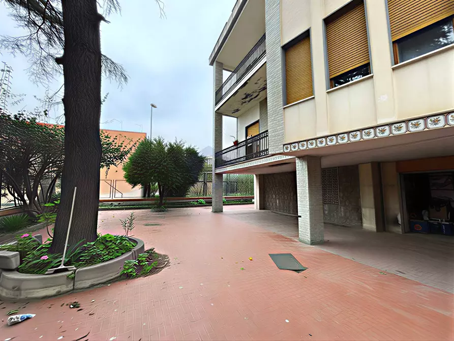 Immagine 3 di Villa in vendita  in via roma a Torre Annunziata