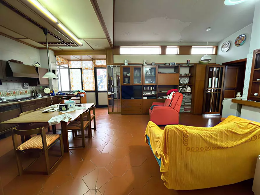 Immagine 11 di Villa in vendita  in via roma a Torre Annunziata