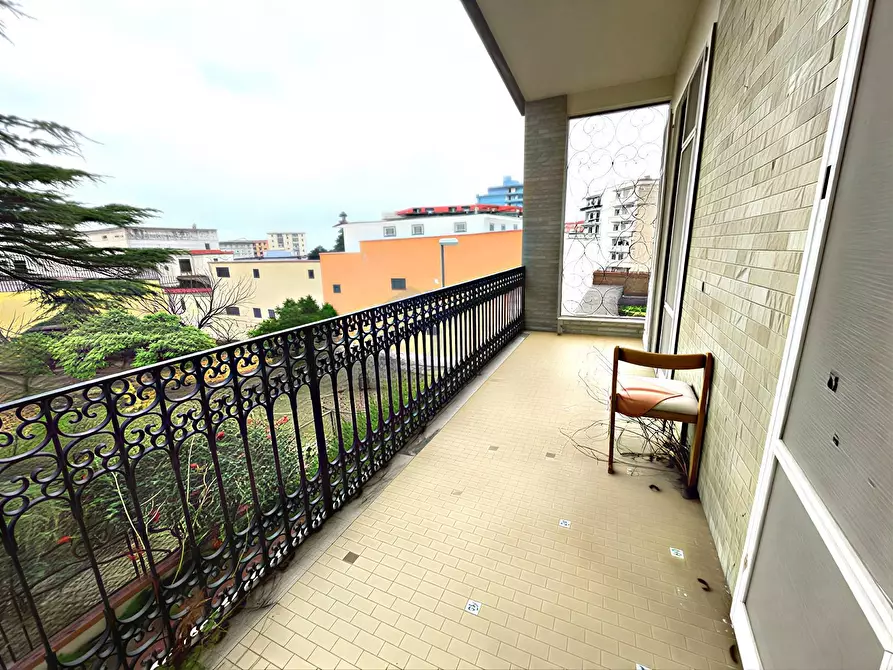 Immagine 15 di Villa in vendita  in via roma a Torre Annunziata