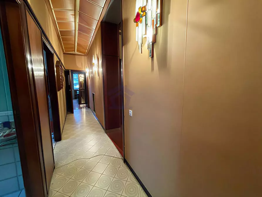 Immagine 20 di Villa in vendita  in via roma a Torre Annunziata