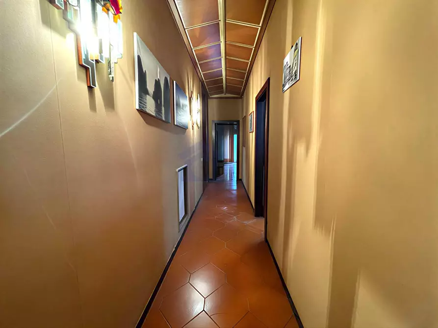 Immagine 25 di Villa in vendita  in via roma a Torre Annunziata