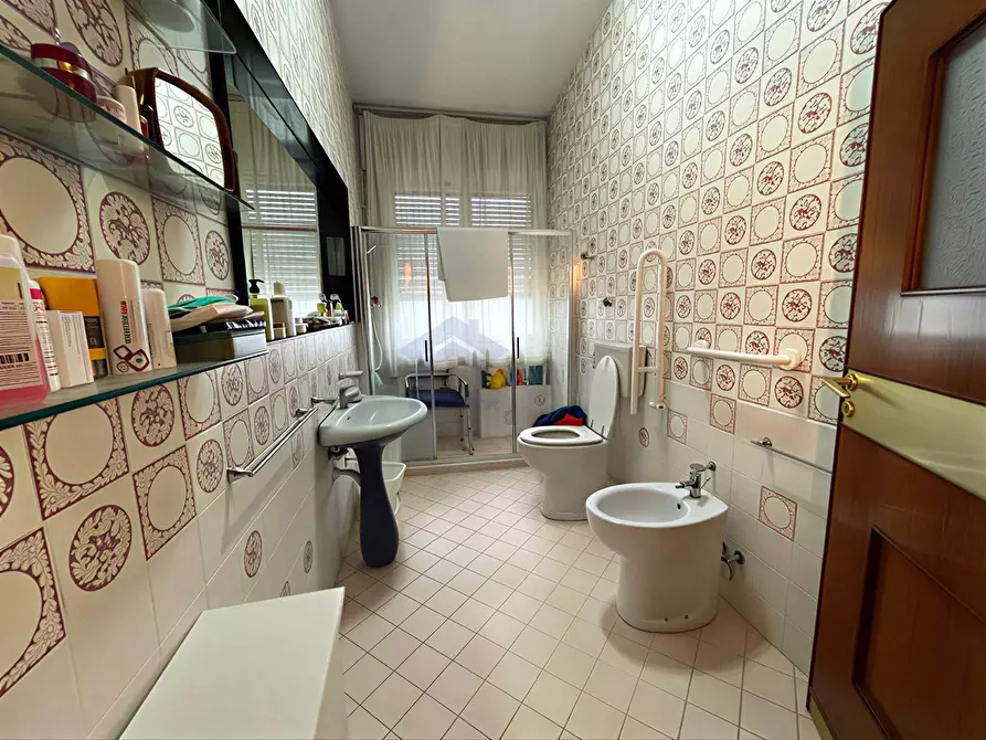 Immagine 26 di Villa in vendita  in via roma a Torre Annunziata