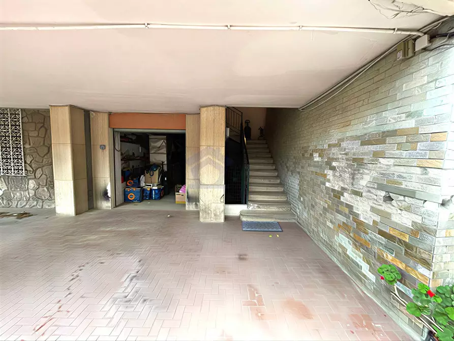 Immagine 28 di Villa in vendita  in via roma a Torre Annunziata