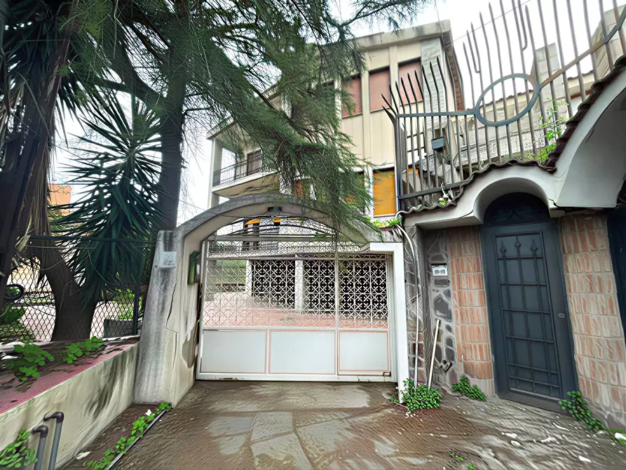 Immagine 29 di Villa in vendita  in via roma a Torre Annunziata