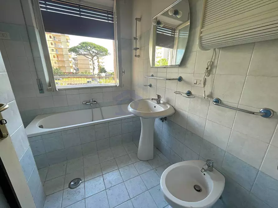 Immagine 21 di Appartamento in vendita  in via gambardella a Torre Annunziata