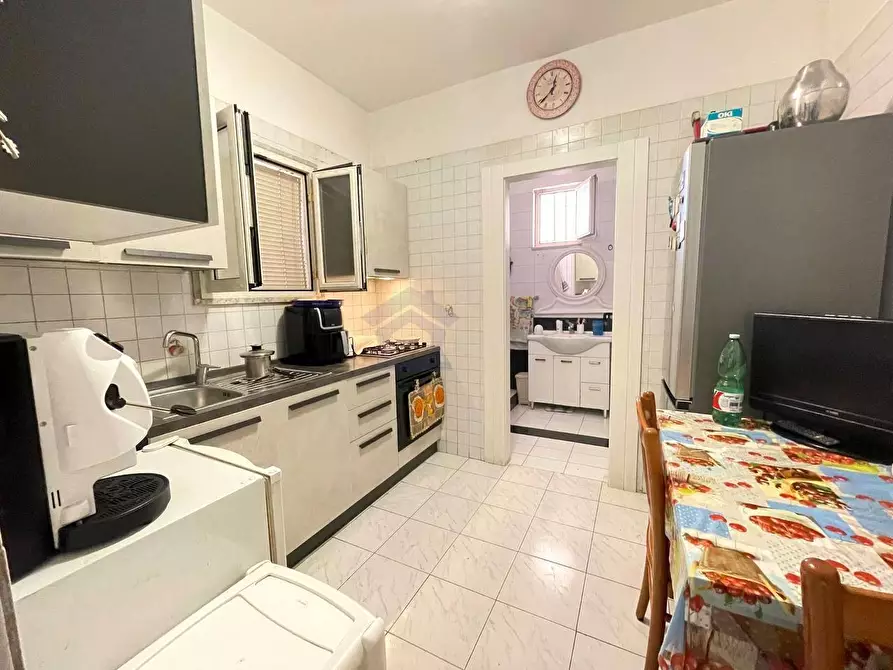 Immagine 8 di Appartamento in vendita  in via sepolcri a Torre Annunziata