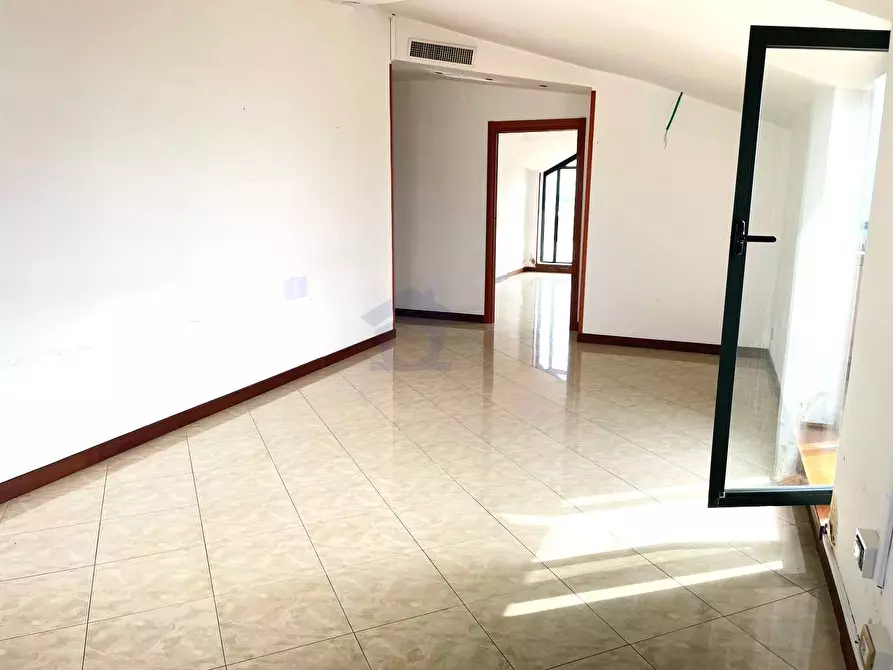 Immagine 15 di Appartamento in vendita  in via roma a Torre Annunziata