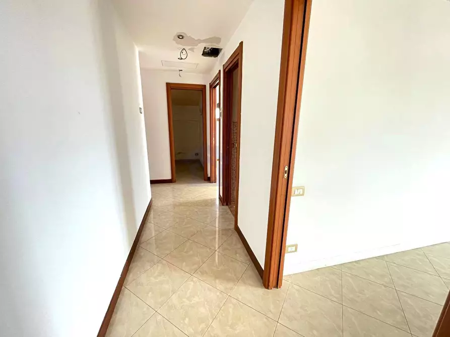 Immagine 22 di Appartamento in vendita  in via roma a Torre Annunziata