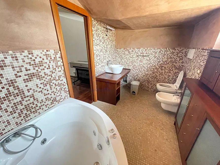 Immagine 30 di Appartamento in vendita  in via roma a Torre Annunziata