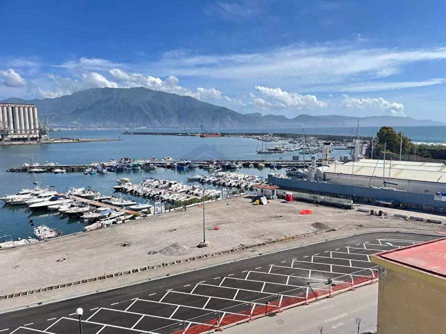 Immagine 1 di Locale commerciale in vendita  in corso vittorio emanuele III a Torre Annunziata