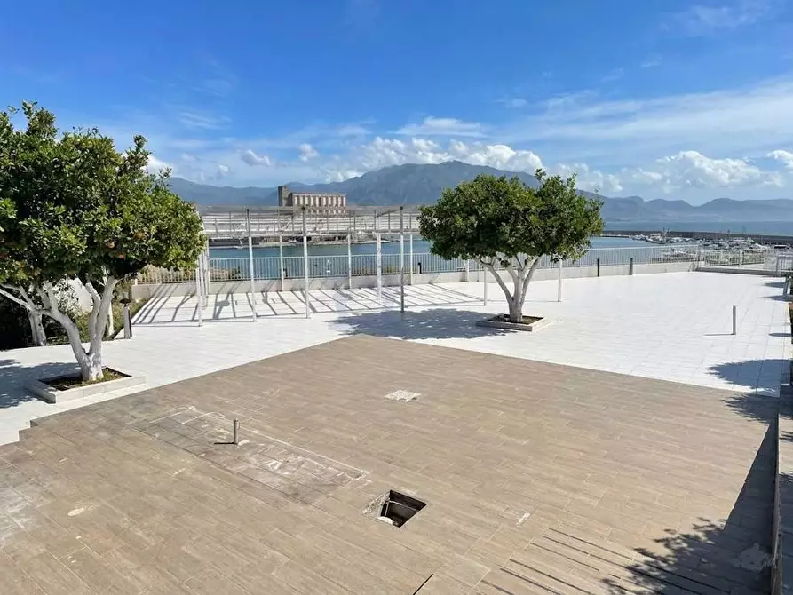 Immagine 11 di Locale commerciale in vendita  in corso vittorio emanuele III a Torre Annunziata