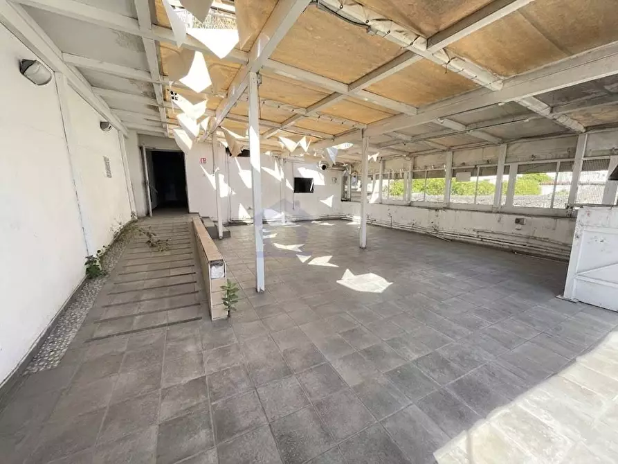 Immagine 14 di Locale commerciale in vendita  in corso vittorio emanuele III a Torre Annunziata