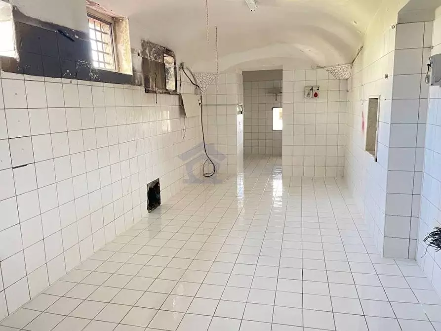 Immagine 16 di Locale commerciale in vendita  in corso vittorio emanuele III a Torre Annunziata