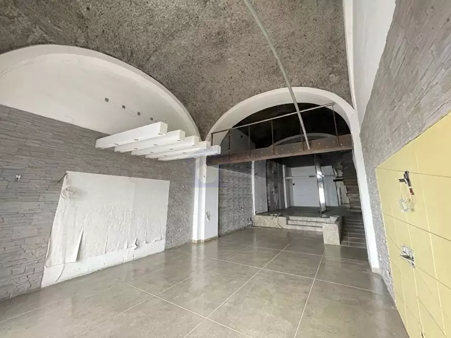 Immagine 17 di Locale commerciale in vendita  in corso vittorio emanuele III a Torre Annunziata
