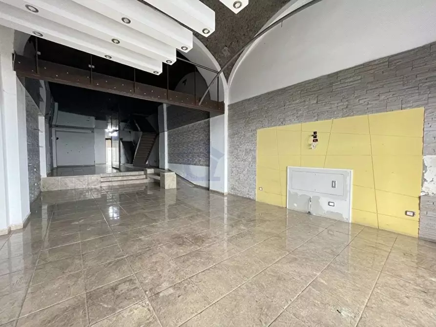 Immagine 18 di Locale commerciale in vendita  in corso vittorio emanuele III a Torre Annunziata
