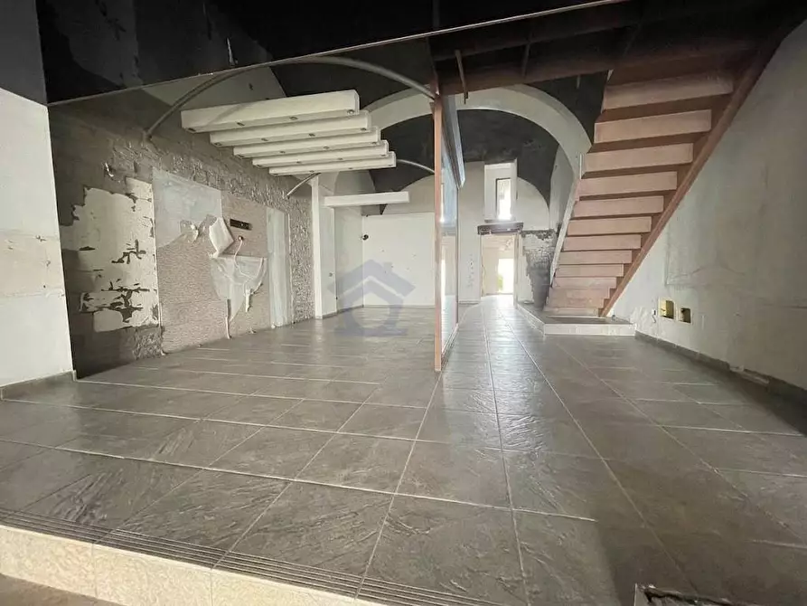 Immagine 19 di Locale commerciale in vendita  in corso vittorio emanuele III a Torre Annunziata
