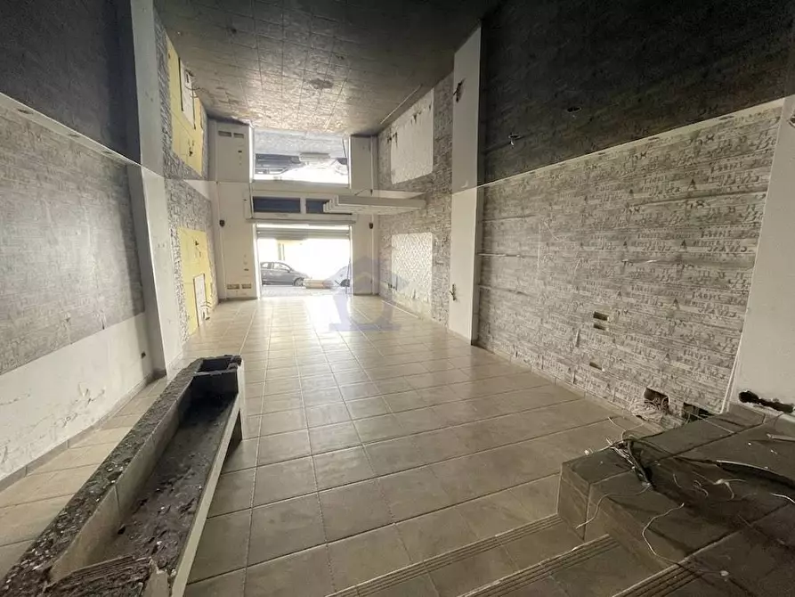 Immagine 21 di Locale commerciale in vendita  in corso vittorio emanuele III a Torre Annunziata