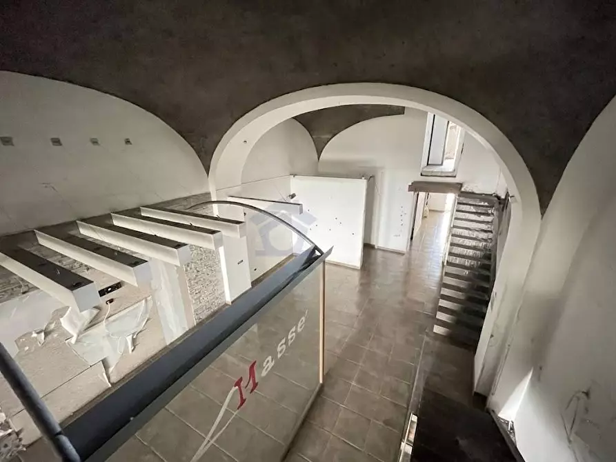 Immagine 23 di Locale commerciale in vendita  in corso vittorio emanuele III a Torre Annunziata