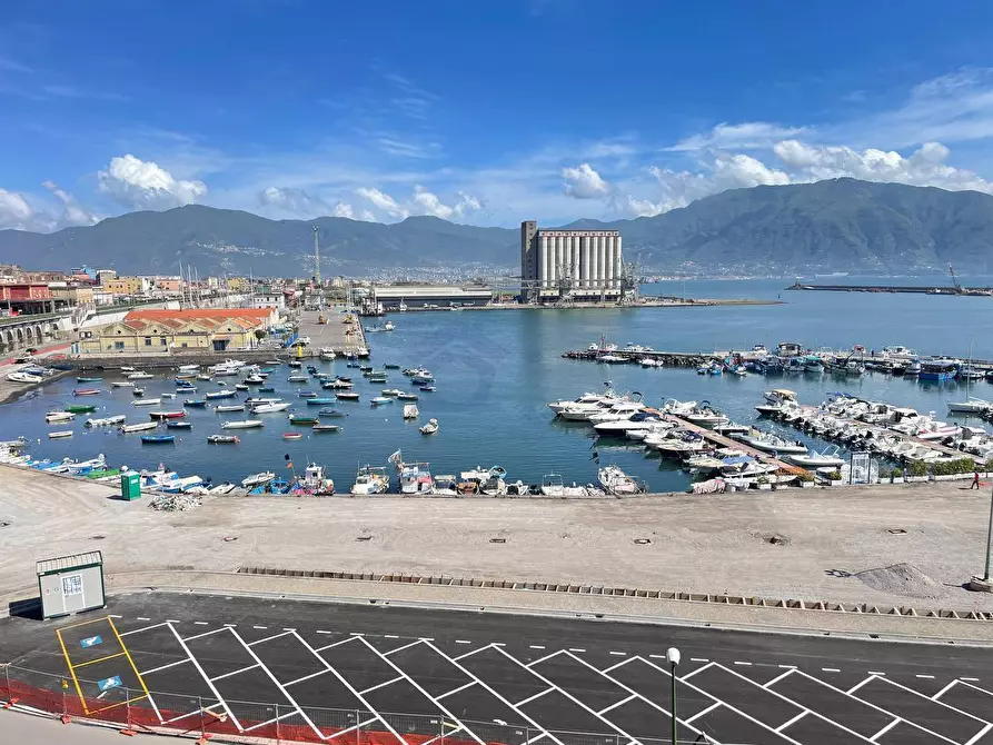 Immagine 28 di Locale commerciale in vendita  in corso vittorio emanuele III a Torre Annunziata