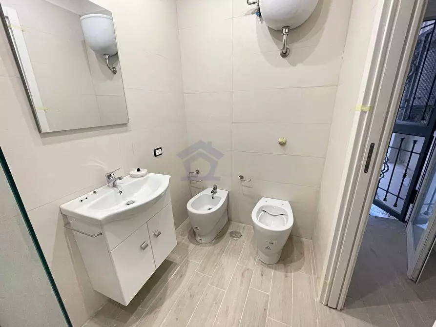 Immagine 17 di Appartamento in vendita  in corso garibaldi a Torre Annunziata