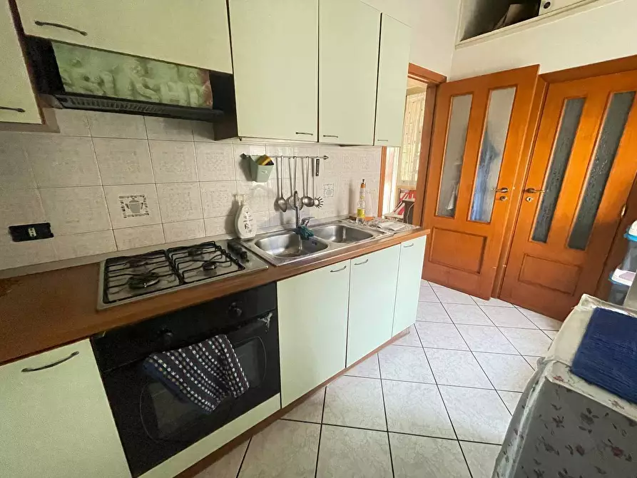 Immagine 6 di Appartamento in vendita  in via veneto a Torre Annunziata