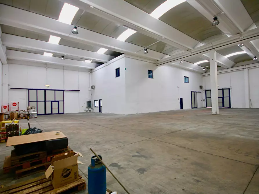 Immagine 8 di Capannone industriale in vendita  in Via Gabon a Olbia