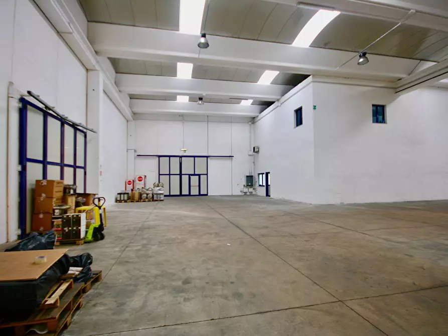 Immagine 10 di Capannone industriale in vendita  in Via Gabon a Olbia