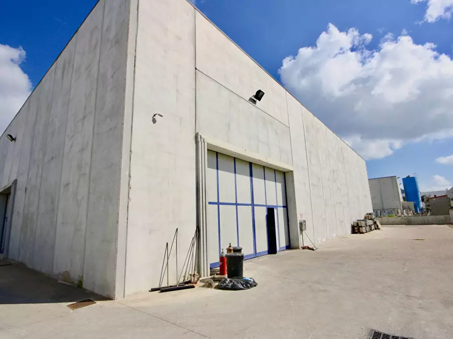 Immagine 14 di Capannone industriale in vendita  in Via Gabon a Olbia