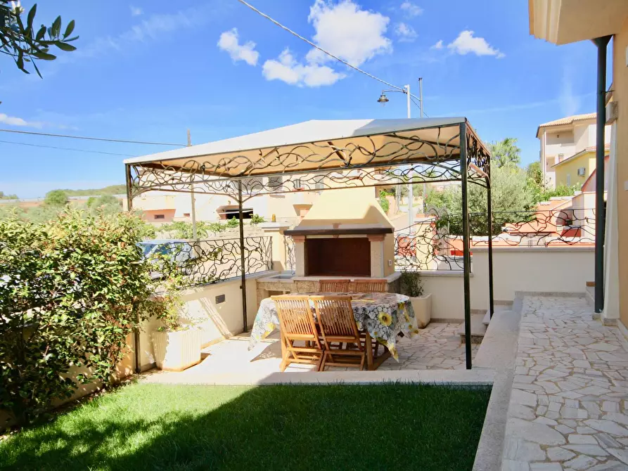 Immagine 2 di Villa in vendita  in Via Ruinadas 18A a Olbia
