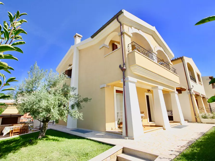 Immagine 3 di Villa in vendita  in Via Ruinadas 18A a Olbia