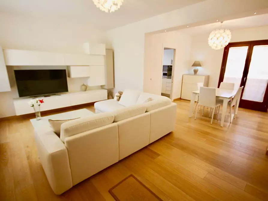 Immagine 4 di Villa in vendita  in Via Ruinadas 18A a Olbia