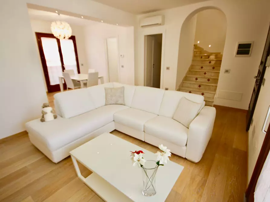 Immagine 6 di Villa in vendita  in Via Ruinadas 18A a Olbia