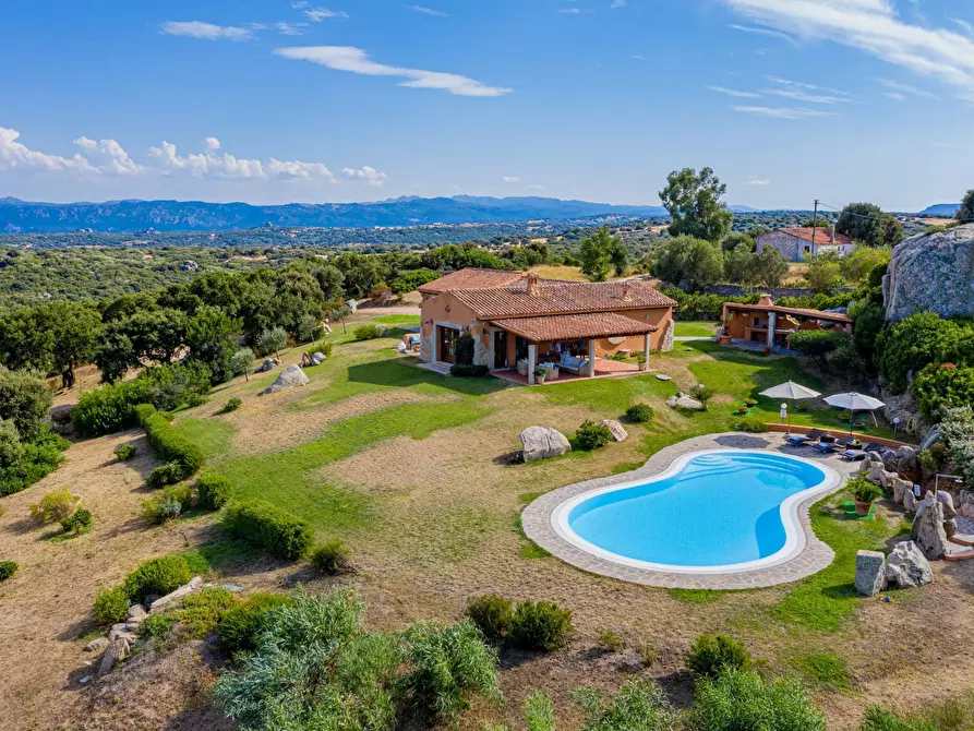 Immagine 1 di Villa in vendita  in loc. Micaloni vicinanze di OLBIA a Olbia