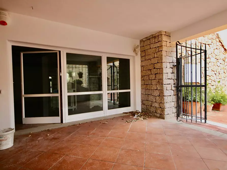Immagine 1 di Negozio in vendita  in Via della Marina snc a Olbia