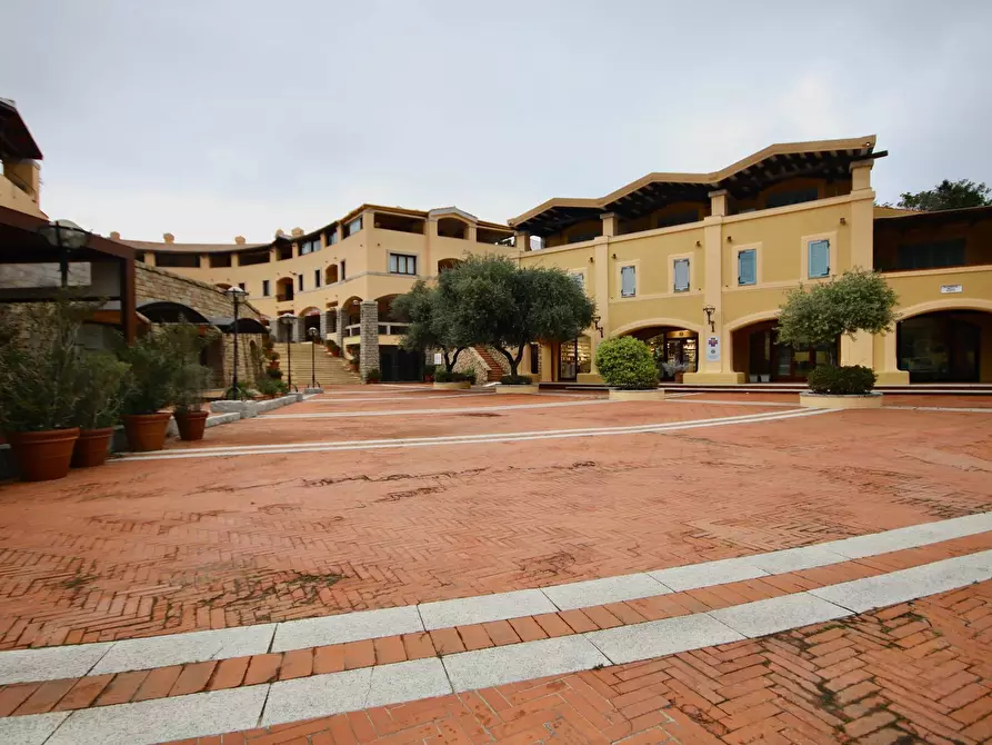 Immagine 13 di Negozio in vendita  in Via della Marina snc a Olbia