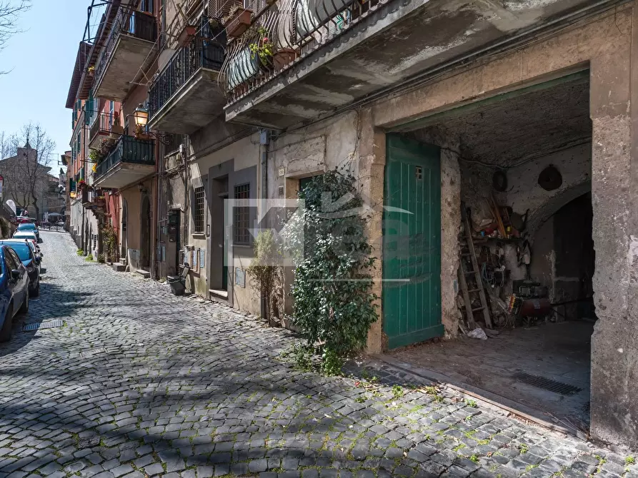 Immagine 2 di Magazzino in vendita  in Piazza Giuseppe Garibaldi 24 a Marino