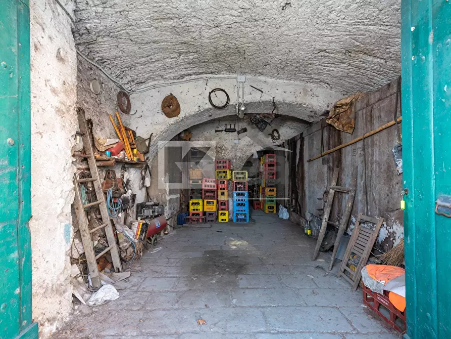 Immagine 3 di Magazzino in vendita  in Piazza Giuseppe Garibaldi 24 a Marino