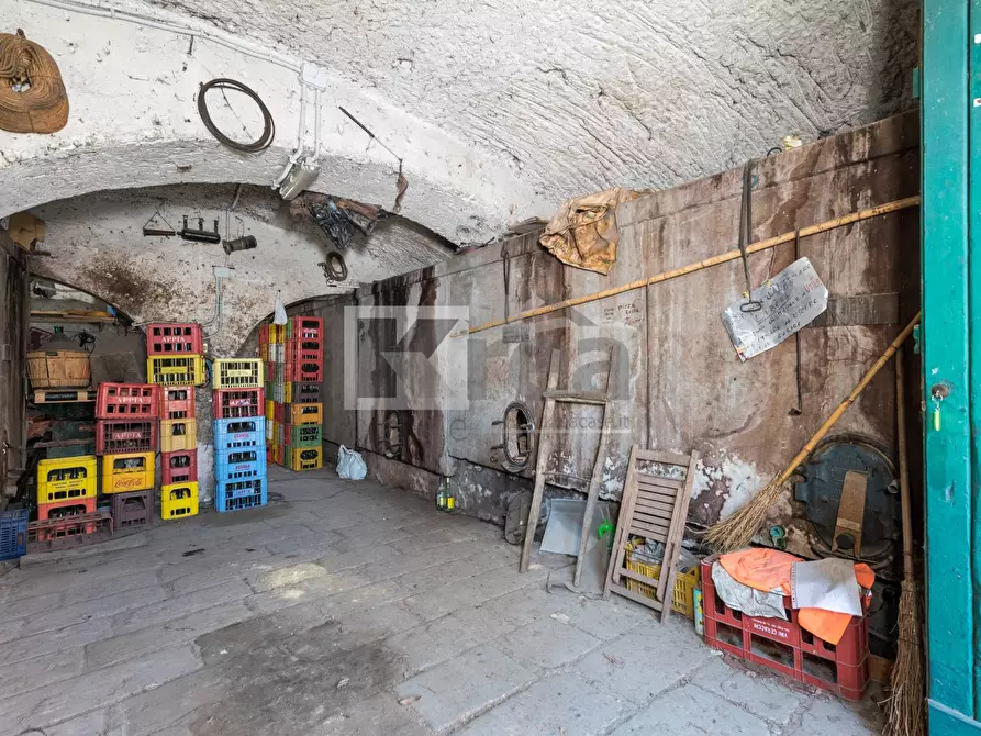Immagine 4 di Magazzino in vendita  in Piazza Giuseppe Garibaldi 24 a Marino