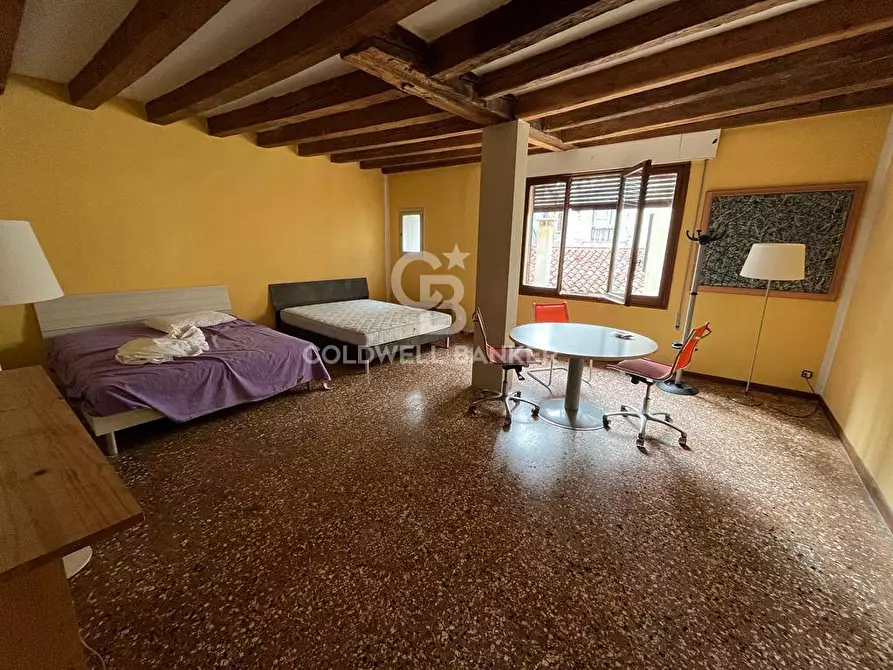 Immagine 4 di Appartamento in vendita  in Calle dei Botteri a Venezia