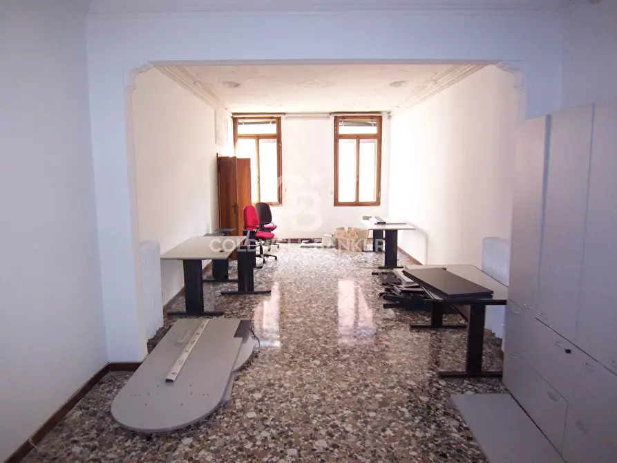 Immagine 3 di Appartamento in vendita  in Calle dei Botteri a Venezia