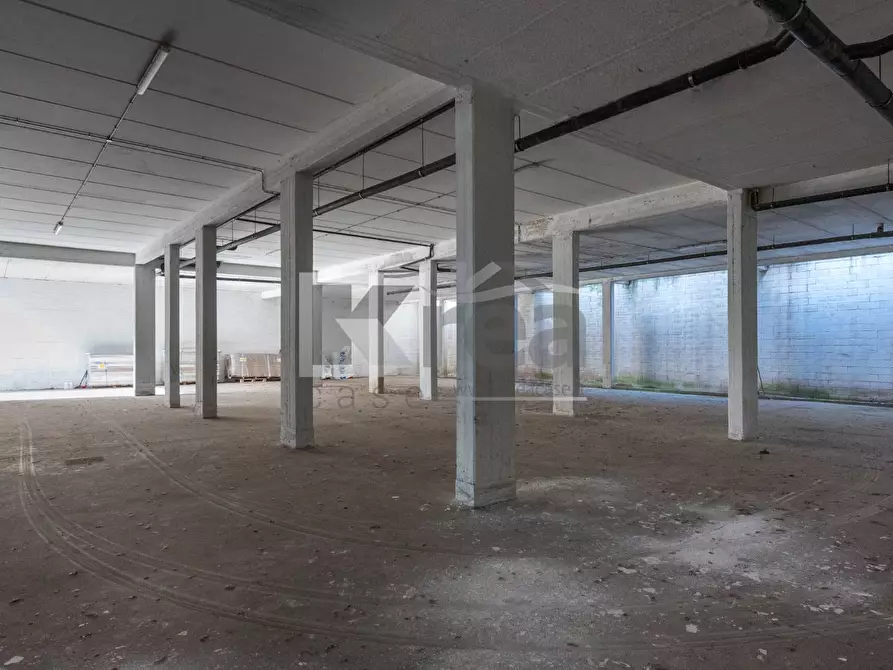 Immagine 4 di Magazzino in vendita  in Via Giuseppe Gagliardi 16 a Roma