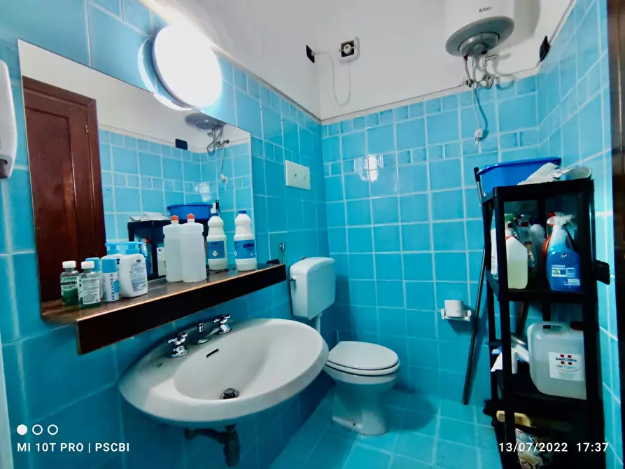 Immagine 10 di Locale commerciale in vendita  in Puntaldia a Galtelli