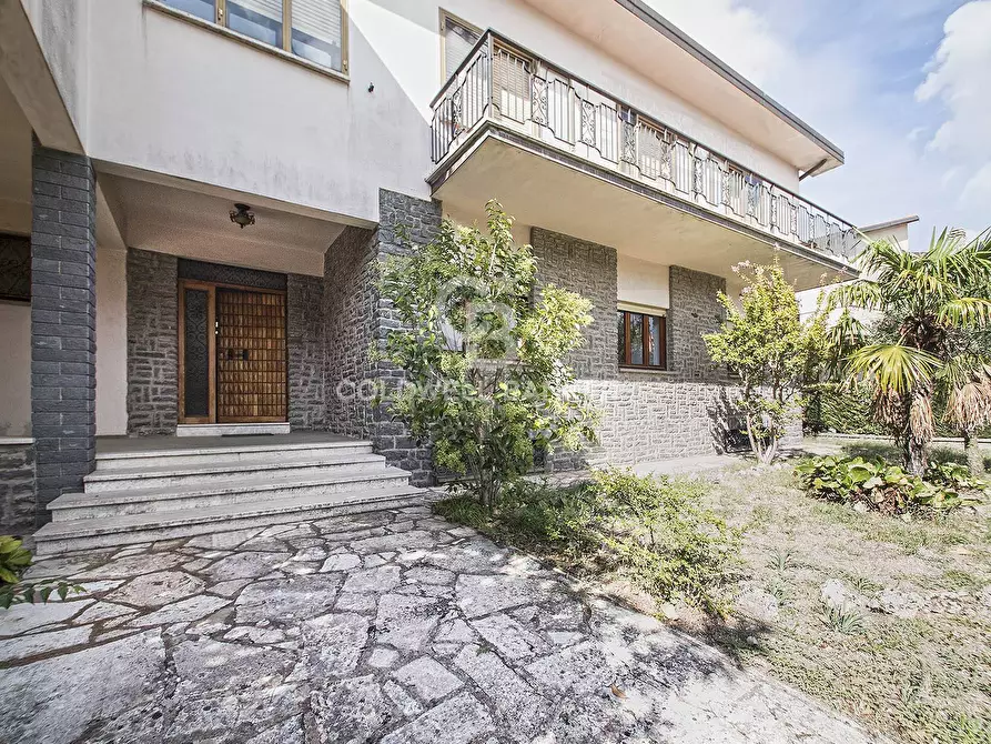 Immagine 1 di Villa in vendita  in Via Tagliamento a Montefiascone