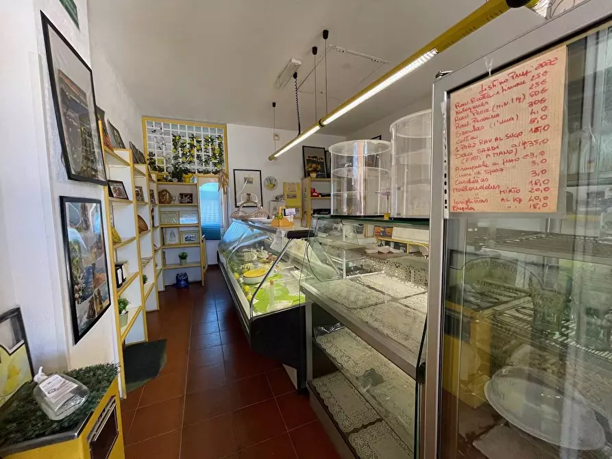 Immagine 6 di Locale commerciale in vendita  in Piazza Cossiga Golfo Aranci a Golfo Aranci